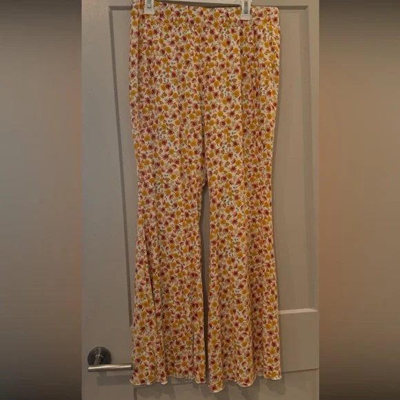 Torrid Festi Super Soft Slub Flare Leg Pant Size 1 - Picture 4 of 7